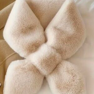 Heart-Shaped Plush Rex Rabbit Faux Fur Wrap,